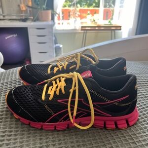 Reebok RealFlex‎ Black and Pink Athletic Shoes